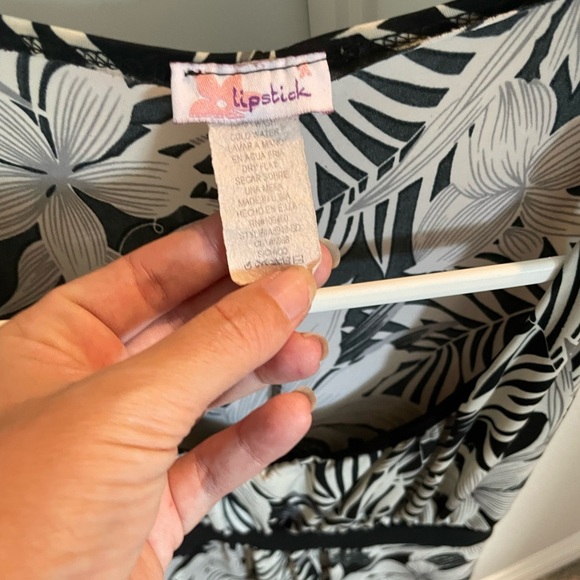 Black shirt with white flowers - Picture 2 of 3